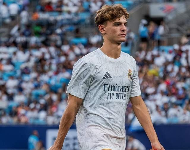 球走向当中 球走向当中